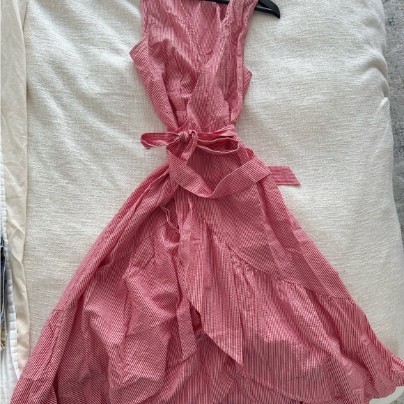 Red seek sucker striped dresss - Picture 2 of 4